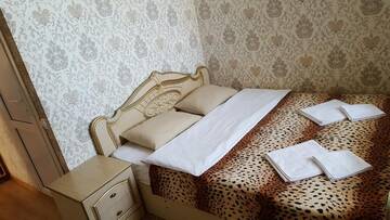 Номер с 1 двуспальной кроватью или 2 односпальными кроватями и ванной комнатой в Гостевом доме Пурпурный замок