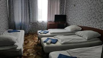 Четырехместный номер с балконом в Гостевом доме Пурпурный замок