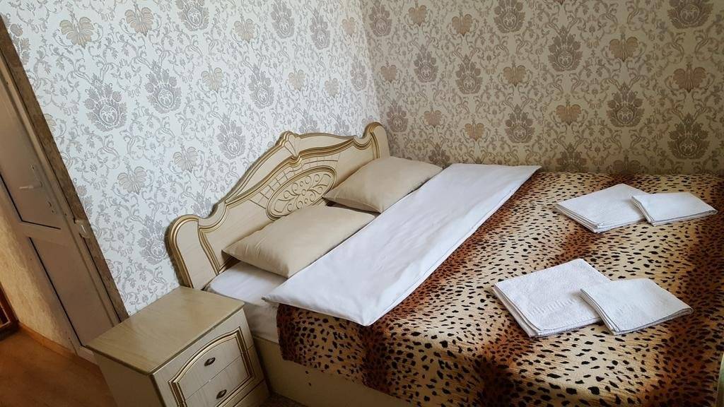 Номер с 1 двуспальной кроватью или 2 односпальными кроватями и ванной комнатой